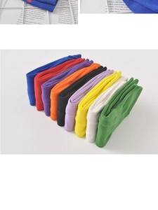 Détail de neuf paires de chaussettes en coton pour femmes aux textures tricotées