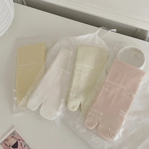 Breathable mulberry silk tabi socks in pastel colors for women with cooling effect