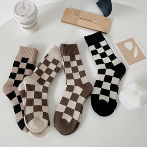 Thick checkered wool crew socks for women in retro colors with warm ribbed knit design