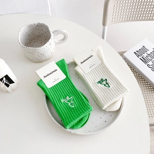 Set di calze al polpaccio in cotone pettinato verde brillante e beige con ricamo