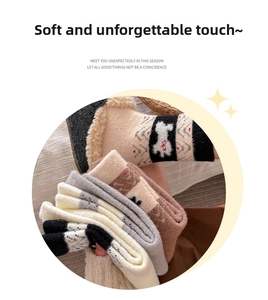 Details der dicken Plüsch-Socken mit Fair-Isle-Muster und süßer Lamm-Stickerei für Damen