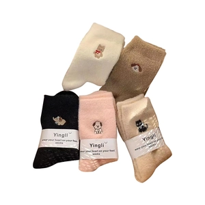 Plüsch-Thermosocken für Damen mit süßer Tierstickerei in verschiedenen weichen Farben