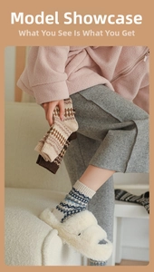 Dettaglio calze di lana da donna con motivi geometrici Fair Isle in stile vintage