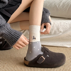 Vintage Fair-Isle-Socken mit süßer Tierbestickung und stilvollen weißen Punkten