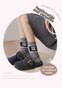 Detailansicht der Wollsocken mit Bärenmuster und klassischen Vintage-Argyle-Motiven