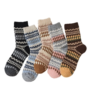 Set di 5 paia di calze in lana spessa con motivi geometrici vintage e colori assortiti