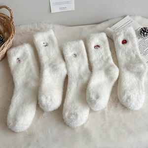 Chaussettes Femme Hiver Épaisses Chaudes En Polaire De Vison Broderie Cartoon Mignonne Mi Tube Pelucheuses