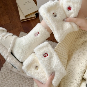 Chaussettes en velours de vison pour femmes avec broderies mignonnes et doublure chaude