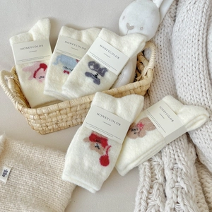 Chaussettes thermiques en peluche blanc crème avec broderie de dessin animé