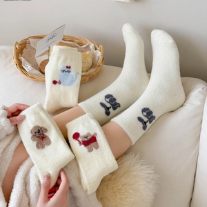Chaussettes d'hiver épaisses blanc crème avec broderie d'animaux mignons pour maison
