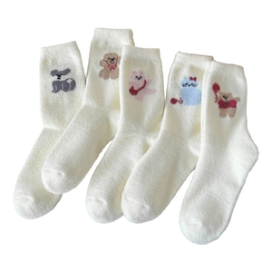 Cinq paires de chaussettes thermiques blanches avec broderies d'animaux mignons