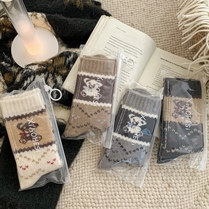 Warme Damen Wollsocken mit Bärenmotiv und nordischem Fair-Isle-Strickmuster