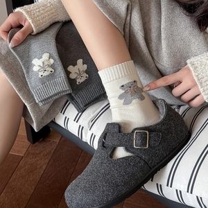Chaussettes épaisses en laine avec broderie ours dessin animé en blanc et gris chiné