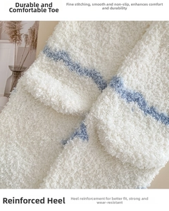 Détails macro de chaussettes en polaire corail montrant la pointe et le talon renforcé