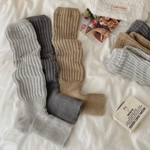 Thick wool knit over-knee leg warmers in grey and camel with stylish speckled yarn texture