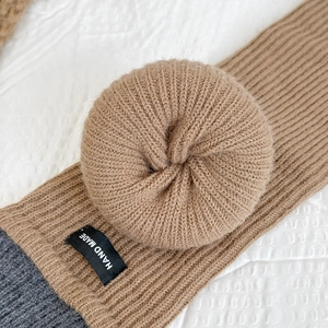 Y2K Strick-Beinstulpen in Caramel und Grau mit Rippenmuster und Hand-Made-Etikett