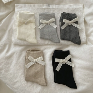 Chaussettes Mi-Mollet Pour Femmes Coton Peigné Avec Nœud En Dentelle Et Pendentif En Métal Tricot Côtelé Respirant Mori Girl