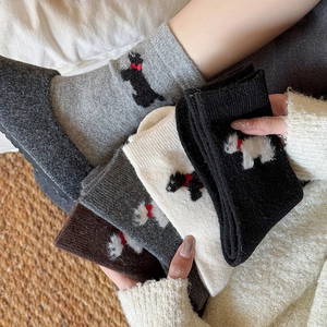 Chaussettes épaisses en laine aux motifs de chiens mignons en plusieurs couleurs d'hiver