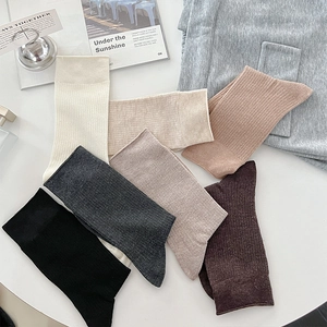 Set di calze di lana multicolore con trama a coste in tonalità calde terra autunno