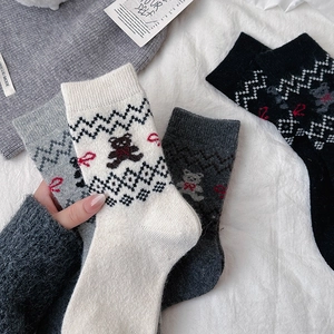 Damen Wollsocken im japanischen Stil mit süßem Bärenmuster und Fair-Isle-Strickmuster