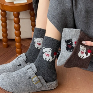 Gemütliche Socken mit Katzenmuster für Damen aus weicher grauer und brauner Wolle