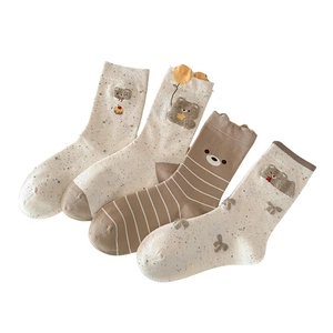 Viererpack süße Socken mit Bärenmotiven, gesprenkeltem Strick und Streifenmustern