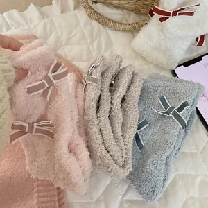 Warme Korallenvlies-Socken für den Winter mit Doppelschleifen in Rosa, Grau und Blau