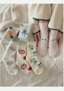 Détails de chaussettes en polaire corail douillettes aux motifs d'animaux mignons