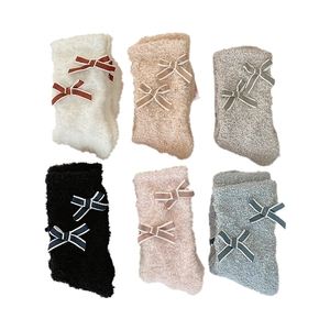 Set dicke Korallenvlies-Socken mit Doppelschleifen in sechs weichen Farben
