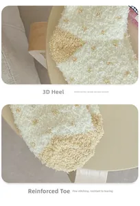 Détail macro du talon renforcé et des coutures sur chaussettes en polaire corail