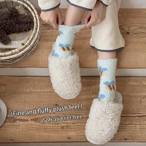 Chaussettes d'hiver en polaire corail et pantoufles pelucheuses pour la maison