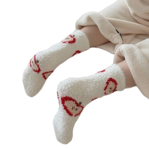 Chaussettes épaisses et chaudes en polaire corail avec motifs de pommes rouges d'hiver