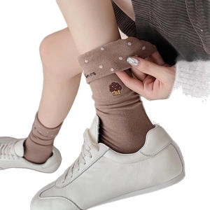 Chaussettes mi-hautes marron avec revers à pois et broderie petit cupcake