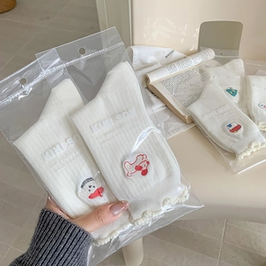 White Japanese-style cotton crew socks with cute cartoon bunny embroidery and wavy ruffle trim