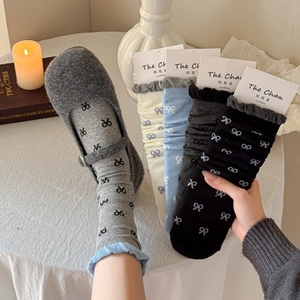 Chaussettes mi-hautes style ballet avec motifs nœuds et bords à volants en cinq coloris