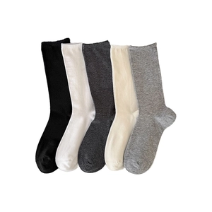 5er-Pack minimalistische Baumwoll-Socken in Grau Weiß und Schwarz für Damen