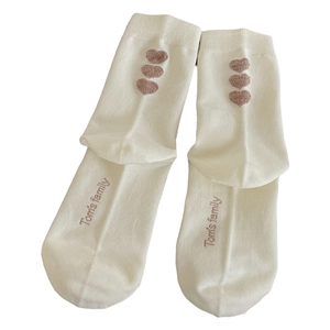 Off-white crew socks with brown heart embroidery and knitted cotton texture for women