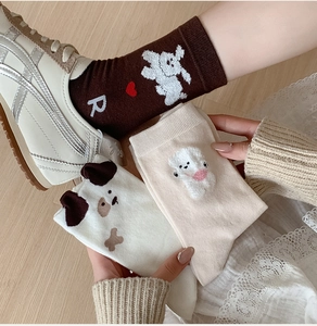 Détail de chaussettes mi-mollet pour femmes avec motifs d'animaux 3D mignons en coton doux