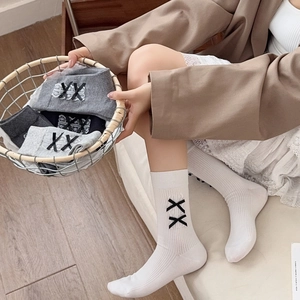 Chaussettes mi-hautes en dentelle pour femmes avec nœuds noirs et texture côtelée grise