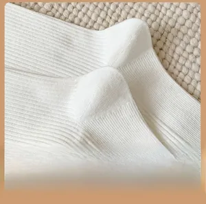 Detailed close-up of the white ribbed cotton sock heel showcasing durable knitting