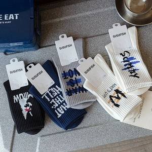 Five-pack of breathable cotton crew socks for men with trendy letter print and patterns