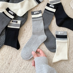 Grey striped mid-calf socks with brand label in ribbed knit fabric, four color pack