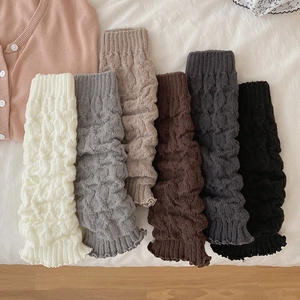 Jambières japonaises en tricot torsadé avec bords volantés et texture ondulée douce