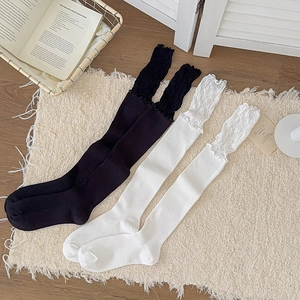 Chaussettes montantes à bordure en dentelle noir et blanc pour un style Lolita sucré