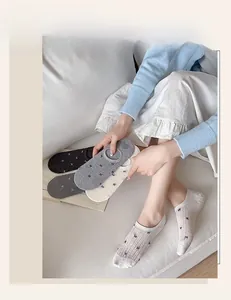 Breathable low-cut invisible socks with bow prints and anti-slip silicone grip