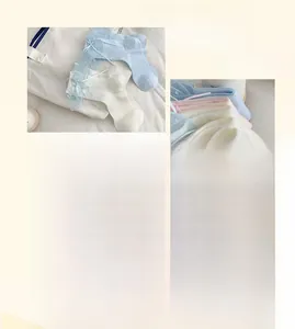 Detailansicht von Lolita-Socken mit zarter Spitze und dekorativen Schleifen für Damen