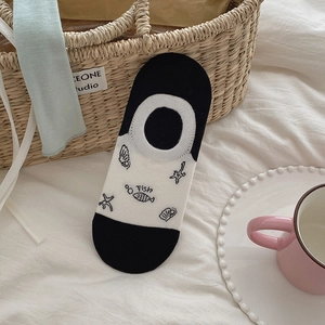 Chaussettes invisibles noir et blanc pour femme avec motif poisson et antiglisse
