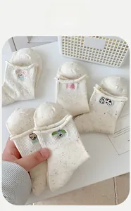 Details zu atmungsaktiven Mesh-Baumwollsocken mit Welpen-Stickerei und bunten Tupfen