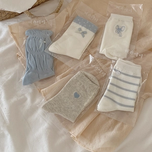 Five-pack of Korean style blue and white socks with heart patterns and cute bow designs