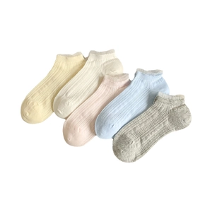 Lot de cinq paires de chaussettes en résille côtelée avec bordure en dentelle douce